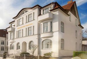 Strandvilla Imperator | Hotel & Ferienwohnungen auf Usedom – Ferienwohnung/Dachstudio Aquamarin