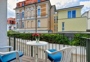 Villa Aquamarina, 1. REIHE, tw. SEEBLICK, LIFT, P/TG – Villa Aquamarina Whg. 4, TERRASSE zur Promenade, FAHRSTUHL