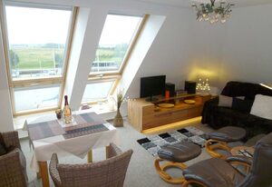 FEWO SEGELHAFENIDYLL, direkte u. ruhige Wasserlage, WLAN – Ferienwohnung Segelhafenidyll