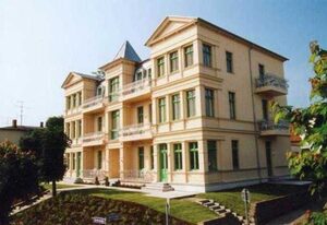 Villa Ostseewarte, STRANDNAH, teilw. SEEBLICK, FAHRSTUHL – Villa Ostseewarte Whg. 13, SÜDBALKON, FAHRSTUHL