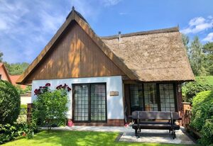 Strandstrasse – „Erholsame Ferien im Ferienhaus Min Hüsung an der Ostsee“