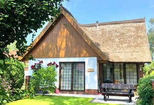 Strandstrasse – „Erholsame Ferien im Ferienhaus Min Hüsung an der Ostsee“