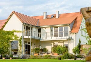 Ferienhaus Peeneblick - exklusives Traumhaus in Direktlage am Wasser mit Bootssteg und Aussensauna