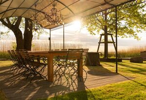 Ferienhaus Peeneblick - exklusives Traumhaus in Direktlage am Wasser mit Bootssteg und Aussensauna