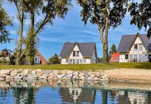 Watermark Usedom - Traumhaus direkt am Wasser mit eigener Badestelle - Haus Woge