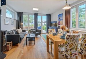Ferienhaus am Peenestrom – Gemütliches Ferienhaus im Grünen – mit Kamin, Terrasse & Blick ins Grüne