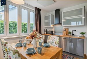 Ferienhaus am Peenestrom – Gemütliches Ferienhaus im Grünen – mit Kamin, Terrasse & Blick ins Grüne