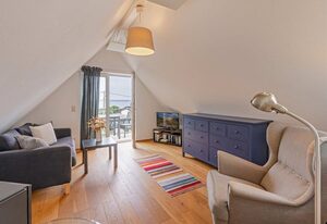 Ferienhaus am Peenestrom – Gemütliches Ferienhaus im Grünen – mit Kamin, Terrasse & Blick ins Grüne