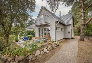 Ferienhaus am Peenestrom – Gemütliches Ferienhaus im Grünen – mit Kamin, Terrasse & Blick ins Grüne