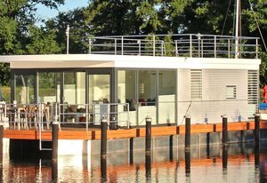 Hausboot - Floating 44 in Ueckermünde - Undine – FLOATING 44 schwimmendes Ferienhaus für den besonderen Urlaub auf dem Wasser