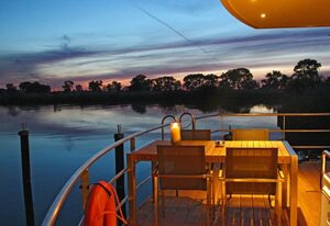 Hausboot - Floating 44 in Ueckermünde - Undine – FLOATING 44 schwimmendes Ferienhaus für den besonderen Urlaub auf dem Wasser