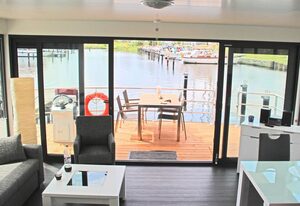 Hausboot - Floating 44 in Ueckermünde - Undine – FLOATING 44 schwimmendes Ferienhaus für den besonderen Urlaub auf dem Wasser