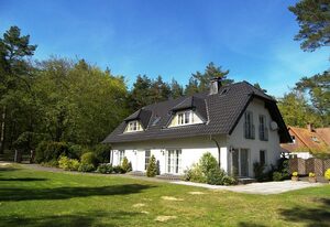 ADS-Ferienwohnungen **ca. 20 Gehminuten zum Ostseestrand** – Wg. 2.2 - 55qm mit Kamin und 2 Schlafzimmern