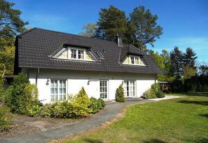 ADS-Ferienwohnungen **ca. 20 Gehminuten zum Ostseestrand** – Wg. 2.2 - 55qm mit Kamin und 2 Schlafzimmern