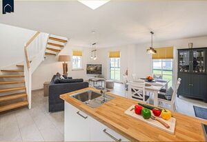 Ferienhaus JoHann – Modernes Ferienhaus im Fischerdorf im Grünen mit Sauna, Garten & Platz für 4 Personen
