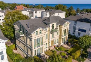Villa am Ostseestrand – 4-Zimmer Ferienwohnung mit Wintergarten und Terrasse in Toplage am Ostseestrand