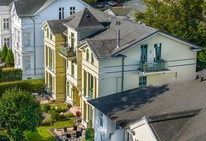 Villa am Ostseestrand – 4-Zimmer Ferienwohnung mit Wintergarten und Terrasse in Toplage am Ostseestrand