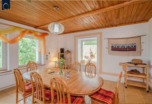 Kreativhaus am See – Freistehendes Ferienhaus in Heringsdorf mit großem Garten & Platz für 8 Gäste