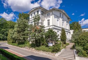 Villa Martha – Großzügige FeWo in Heringsdorf mit 2 Bädern, nur 300 m vom Strand entfernt
