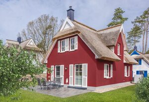 Wolfs Reetdachhaus am Haff mit Sauna, Terrasse & WLAN