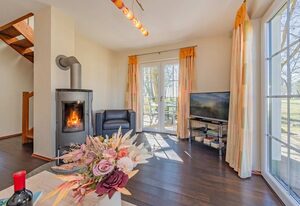 Ferienhaus "Ferien am Haff" – Freistehendes Ferienhaus mit Sauna & Kamin, ruhig gelegen im Grünen
