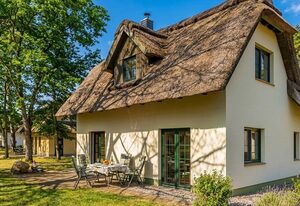 Ferienhaus "Ferien am Haff" – Freistehendes Ferienhaus mit Sauna & Kamin, ruhig gelegen im Grünen