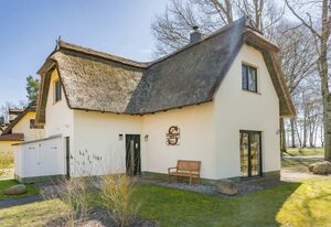 Ferienhaus "Ferien am Haff" – Freistehendes Ferienhaus mit Sauna & Kamin, ruhig gelegen im Grünen