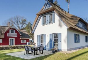 Ferienhaus "Lütten Reet" – Modernes Ferienhaus mit Sauna & Garten – ruhig & komfortabel im Grünen