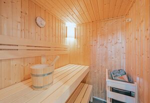 Ferienhaus "Lütten Reet" – Modernes Ferienhaus mit Sauna & Garten – ruhig & komfortabel im Grünen