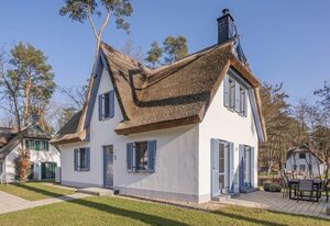 Ferienhaus "Lütten Reet" – Modernes Ferienhaus mit Sauna & Garten – ruhig & komfortabel im Grünen