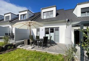 Ferienhaus Windspiel – Modernes Ferienhaus mit Garten – 700 m zum Strand und 300 m zum See