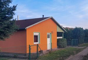 kleines Ferienhaus am Feldrand
