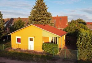 kleines Ferienhaus am Feldrand