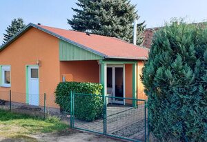 kleines Ferienhaus am Feldrand
