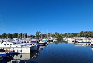 Boats & Yachts at Rechlin Marina by Kuhnle-Tours – Febomobil 990 - führerscheinfreies Hausboot