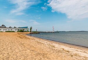 Boats & Yachts at Rechlin Marina by Kuhnle-Tours – Febomobil 990 - führerscheinfreies Hausboot