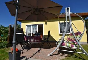 Ferienhaus Amselgarten OFC 03 – Ferienhaus Amselgarten, Terrasse und Garten