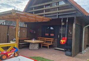 Holz-Ferienhaus Mechelsdorf nahe Ostseebad Kühlungsborn – 3-Raum-Holzhaus mit Gartenterrasse (70m², max 4 Personen)