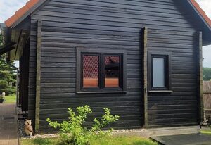 Holz-Ferienhaus Mechelsdorf nahe Ostseebad Kühlungsborn – 3-Raum-Holzhaus mit Gartenterrasse (70m², max 4 Personen)