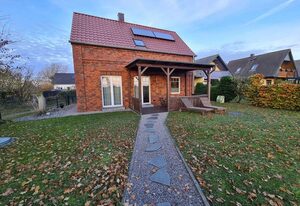 A12 Das rote Haus am Haff Roggow Ostseebad Rerik – A12: 3-Raum-Ferienhaus (90m²; max. 5 Pers.), Kamin, 2 Bäder