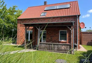 A12 Das rote Haus am Haff Roggow Ostseebad Rerik – A12: 3-Raum-Ferienhaus (90m²; max. 5 Pers.), Kamin, 2 Bäder