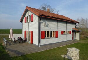 H12 Holz-Ferienhaus, Kamin, nahe Ostseebad Rerik – 4-Raum-Holz-Ferienhaus mit Kamin (100m²; max. 6 Pers.)