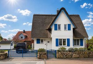 E8 Reetdach Ferienhaus mit Sauna Ostseebad Rerik – E8: 4-Raum-Reetdachhaus Strandvogel mit Sauna und Kamin