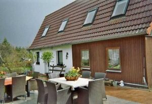 Ferienhaus am Kleinbauernhof Gersdorf bei Kühlungsborn – 3-Raum-Ferienhaus (max 4 Pers, 55m²) mit Gartenterrasse