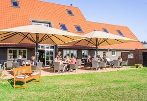 H3 Wohnen am Hofcafé mit Feierscheune Ostseebad Rerik – Nr.2/ 2-Raum-FeWo (links, 64m²) 2-5 Pers., OG