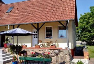 Ferienhaus direkt am Naturpark und 3 Min. zum Linstower See – Ferienhaus Streblow