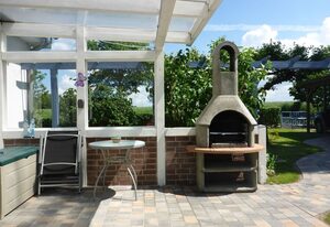 Behagliches Ferienhaus mit Garten und Terrasse