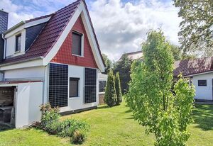 Behagliches Ferienhaus mit Garten und Terrasse