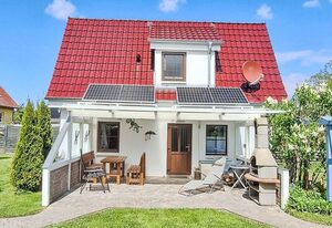 Behagliches Ferienhaus mit Garten und Terrasse