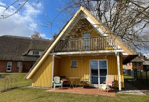Ferienhaus  Möllen  direkt am Wasser * Hund * Garten